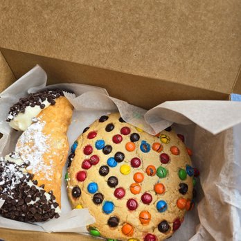 Mike's Pastry - Bakeries Near Me - Boston, Massachusetts