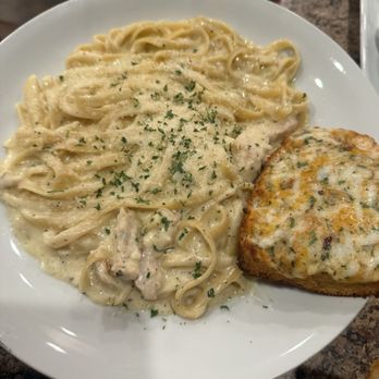 Panzarello's Restaurant - Chicken Alfredo - Italian Near Me - Upland, California Panzarello's Restaurant - Chicken Alfredo - Italian Near Me - Upland, California