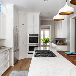 Distinctive Design Build Remodel - Kitchen remodel in Charlotte, NC by Distinctive Design + Build + Remodel. White cabinetry and quartzite countertops.
