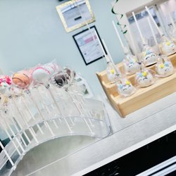 Yoki's Cakes & More - Daily cake pops!