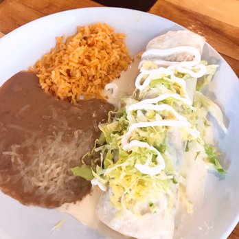Takiza Mexican Cuisine - Burrito Mexicano Lunch Special, Chicken - Mexican Near Me - Oshkosh, Wisconsin Takiza Mexican Cuisine - Burrito Mexicano Lunch Special, Chicken - Mexican Near Me - Oshkosh, Wisconsin