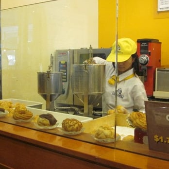 Beard Papa's - Bakeries Near Me - Los Angeles, California