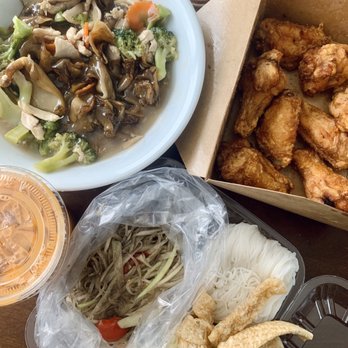 Bhan Mae Vane - Rad Na Chicken, Fried Chicken Wings, Lao Style Papaya Salad and Thai Ice Tea. - Thai Near Me - Alameda, California