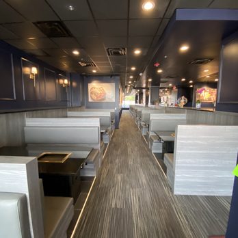 Honest Grill - Seating - Barbeque Near Me - Centreville, Virginia