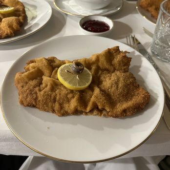 Meissl & Schadn Wien - Wiener Schnitzel - Schnitzel Near Me - Vienna, 9 Meissl & Schadn Wien - Wiener Schnitzel - Schnitzel Near Me - Vienna, 9
