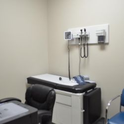 Doctors Urgent Care - Photo