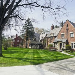 Deluxe Lawn and Landscaping