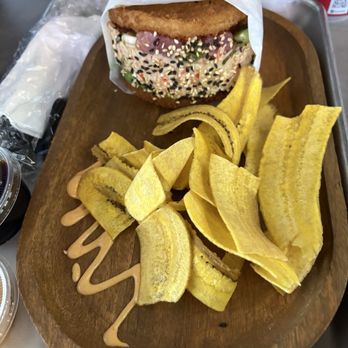 Pokekai Doral Yard - Tuna burger with plantain chips - Poke Near Me - Doral, Florida Pokekai Doral Yard - Tuna burger with plantain chips - Poke Near Me - Doral, Florida