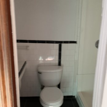 Sea Foam Motel - Clean bathroom. Walk in shower. - Hotels Near Me - Nags Head, North Carolina Sea Foam Motel - Clean bathroom. Walk in shower. - Hotels Near Me - Nags Head, North Carolina