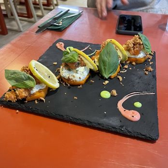 Eating Bear - Salmon sweet potato dish, it is not like anything I've eaten before (I normally avoid sweet potatoes) but it was absolutely to die for - Wine Bars Near Me - Lisbon, 11