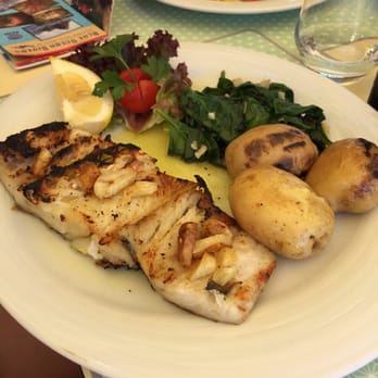 Café Del Mar - Codfish and burger in background - Seafood Near Me - Portimão, 08