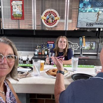 Mellow Mushroom - Outside dining at the bar - Pizza Near Me - Durham, North Carolina