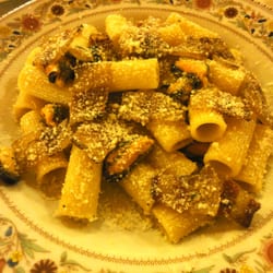 Hostaria dal Garbante - Rigatoni with smoked pork, mussels and goat cheese