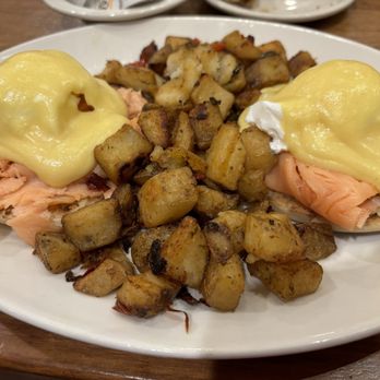 Junior's Restaurant - Smoked Salmon Benedict - Bakeries Near Me - Brooklyn, New York Junior's Restaurant - Smoked Salmon Benedict - Bakeries Near Me - Brooklyn, New York