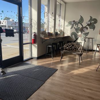 910 Coffee - Inside - Coffee & Tea Near Me - Jacksonville, North Carolina