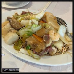 Tai Soen - Crispy noodles with mixed veggies, meats, and seafood