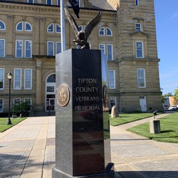 Tipton County Courthouse - Veteran's Memorial - Courthouses Near Me - Tipton, Indiana