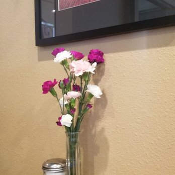 McDuff's - Fresh flowers are on every table. - Breakfast & Brunch Near Me - Redlands, California