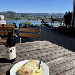 Juckerhof - Views, pumpkin beer and streusel. Chef's kiss