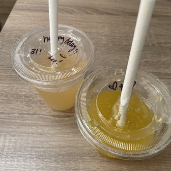 Shorehouse Kitchen - Grapefruit mimosa and kiwi mango mimosa. - Breakfast & Brunch Near Me - Carlsbad, California Shorehouse Kitchen - Grapefruit mimosa and kiwi mango mimosa. - Breakfast & Brunch Near Me - Carlsbad, California