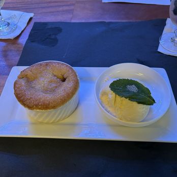 Cafe Escadrille - Peach cobbler - New American Near Me - Burlington, Massachusetts