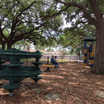Del Oro Park - Parks Near Me - Clearwater, Florida