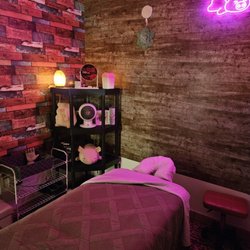 Ham It Up Massage Therapy - inside studio by cabinetry