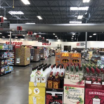 WinCo Foods - Interior well stocked - Grocery Near Me - Gilbert, Arizona WinCo Foods - Interior well stocked - Grocery Near Me - Gilbert, Arizona