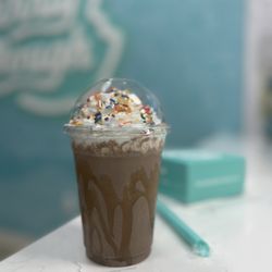 Dirty Dough - Shake with Carmel chocolate cookie.