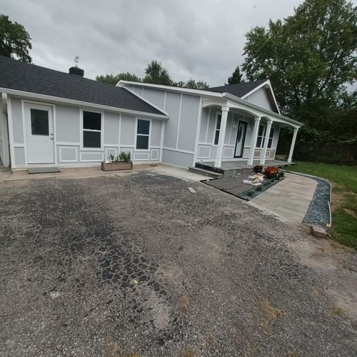 Slide of Perla Construction