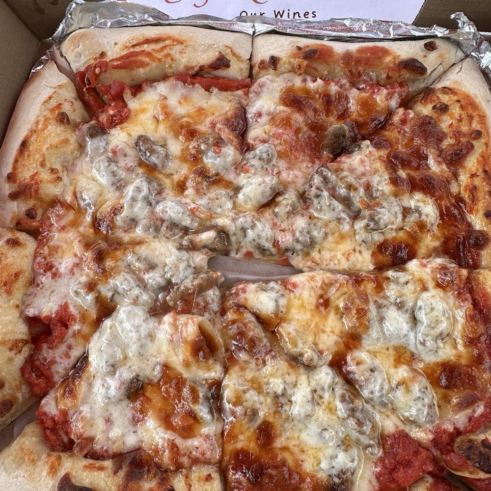 Eagle Zen Winery - Sausage pizza - Wineries Near Me - Dillwyn, Virginia