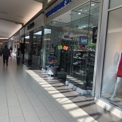 Tradehome Shoe Stores