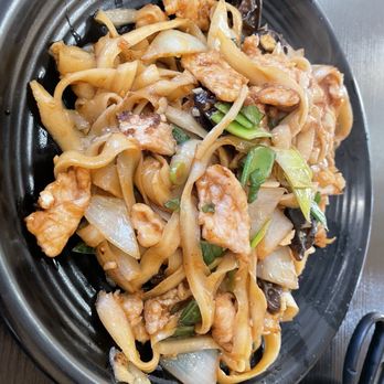 Noodle Palace - Pork stir fried knife cut noodles - Noodles Near Me - Rosemead, California Noodle Palace - Pork stir fried knife cut noodles - Noodles Near Me - Rosemead, California