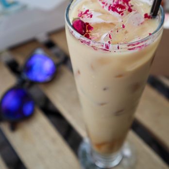 Gilly Brew Bar - Roses @tiffhuangry - Coffee & Tea Near Me - Stone Mountain, Georgia