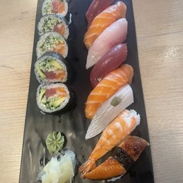 Nigiri Sushi Set (w/Miso Soup & House Salad)