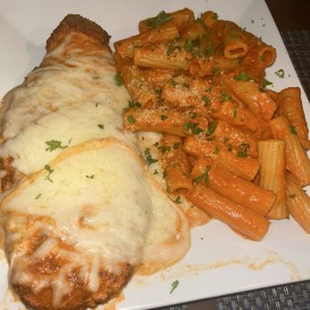 Bella Vista - Fruit Cove - spicy vodka sauce with chicken - Italian Near Me - Fruit Cove, Florida