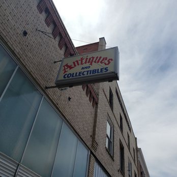 Vintage - a brick building with a sign for a collectibles store - Antiques Near Me - Alliance, Nebraska