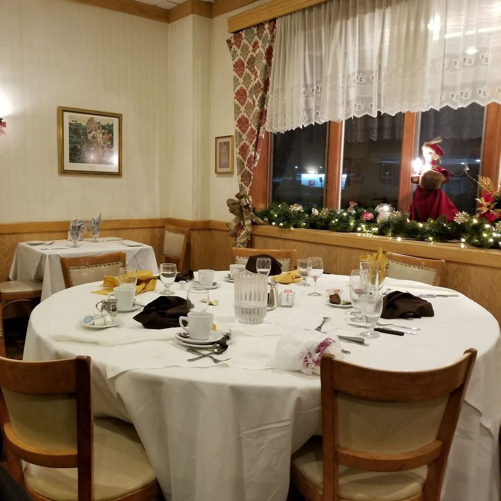 Plattduetsche Park - Dining room - German Near Me - Franklin Square, New York Plattduetsche Park - Dining room - German Near Me - Franklin Square, New York