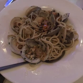 Carmelina's - Spaghetti with little neck clams - Italian Near Me - Boston, Massachusetts Carmelina's - Spaghetti with little neck clams - Italian Near Me - Boston, Massachusetts