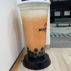 Wukong Tea - Entrance and floor model