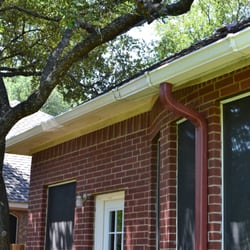 R & R Seamless Gutters - Back of house new gutter installed, not replaced.