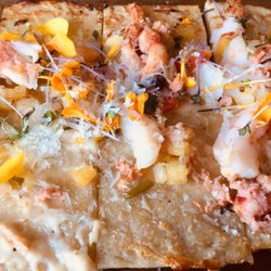 Highlands Golf Club - Close-up of bianco flatbread