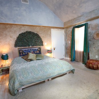 Topia Inn - Peacock room with Coco Mat king bed. - Bed & Breakfast Near Me - Adams, Massachusetts