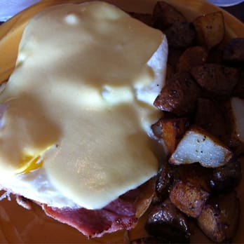 Bogart's Cafe - Ham Benedict - Breakfast & Brunch Near Me - Honolulu, Hawaii
