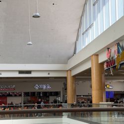 Koreatown Galleria - Inside