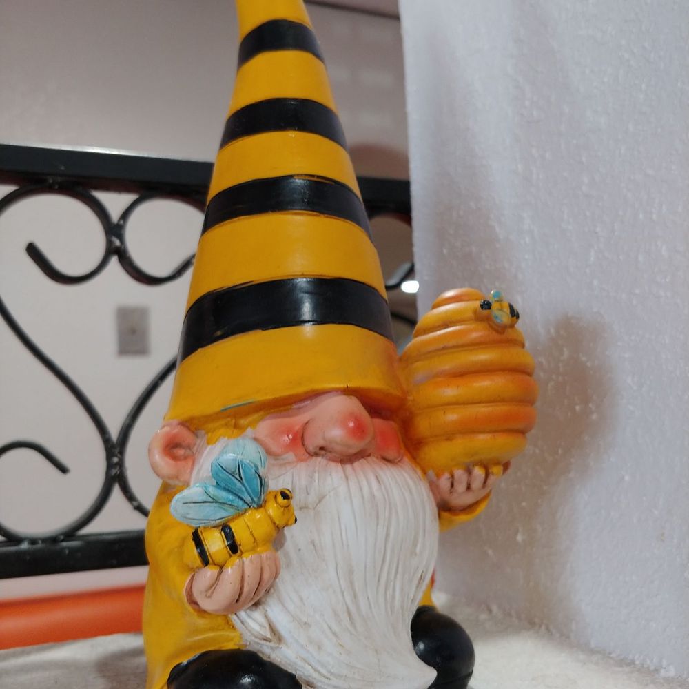 Sweet Bees Restaurant - Just hanging with their gnome. - American Near Me - Yakima, Washington Sweet Bees Restaurant - Just hanging with their gnome. - American Near Me - Yakima, Washington