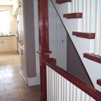 Icandurenos - This matching post supports the structural load of the second floor. - General Contractors Near Me