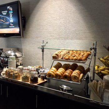 Delta Sky Club - Brekkie - with healthy options, too! - Airport Lounges Near Me - Arlington, Virginia Delta Sky Club - Brekkie - with healthy options, too! - Airport Lounges Near Me - Arlington, Virginia