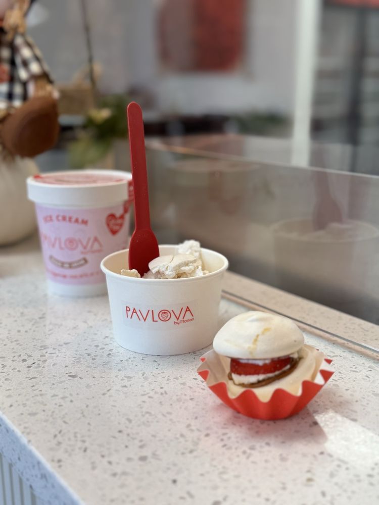 Pavlova by Marian Logo