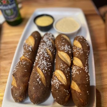 Applebee's Grill + Bar - Brew Pub Pretzels & Beer Cheese Dip - American Near Me - El Cajon, California
